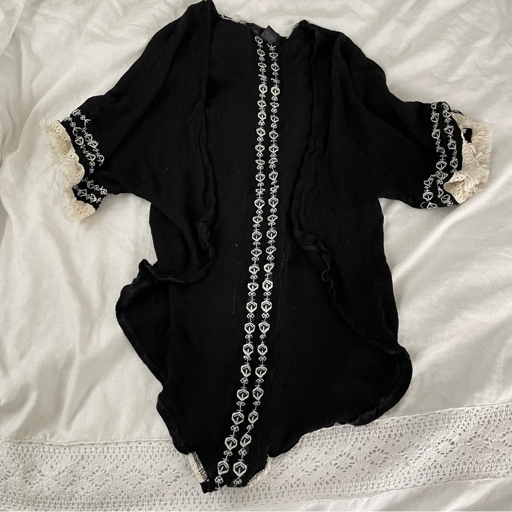 Steve Madden Kimono Black with Crochet lace accents, Lightweight, size OSFM